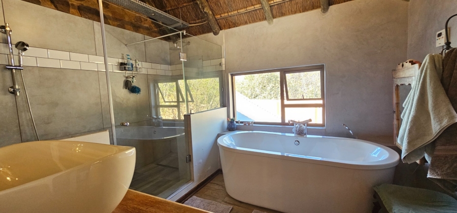 6 Bedroom Property for Sale in Hartbeesfontein North West
